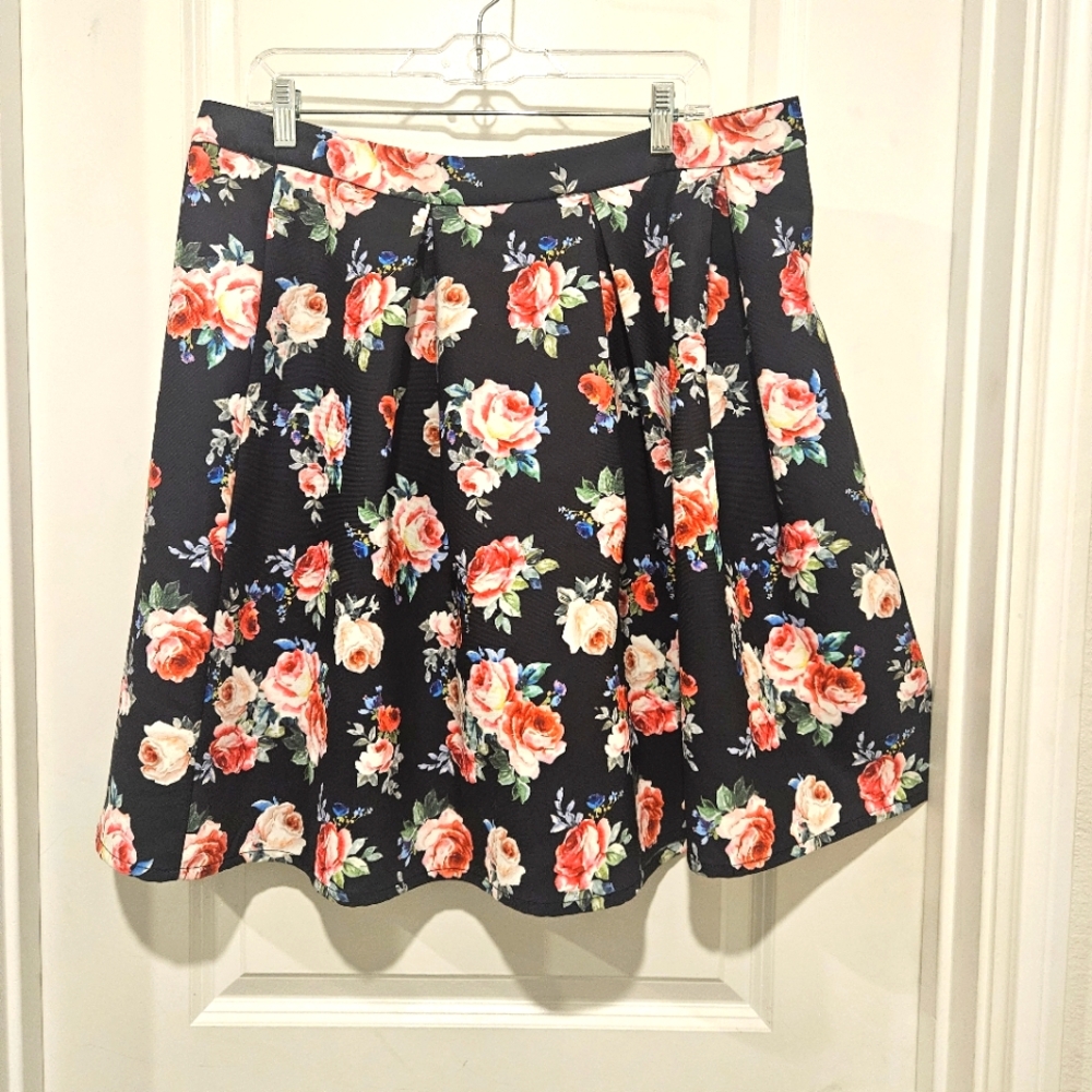City Chic Box Pleated Floral Skirt Size 16